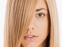 Кератиновое выпрямление волос – польза или вред?