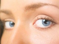 Что делать, если после блефаропластики глаза стали разного размера?