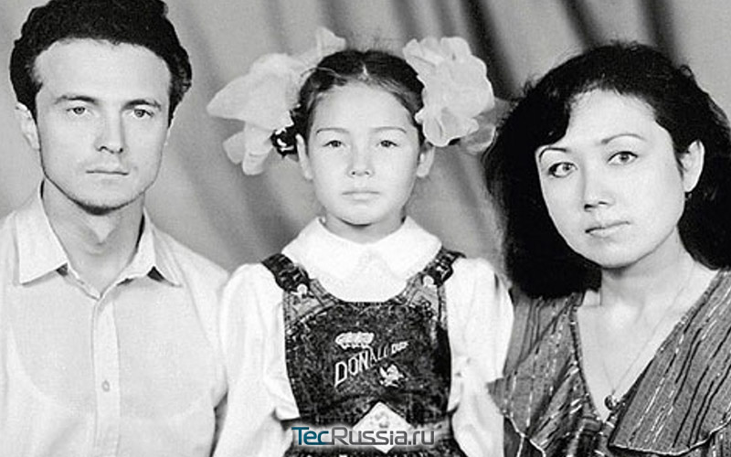 Ляйсан в детстве, с родителями