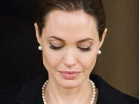 Разработчик российской методики мастектомии прокомментировал удаление груди у Анджелины Джоли