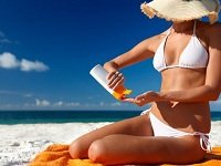 Регулярное использование солнцезащитных средств защищает кожу от морщин
