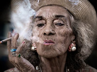 Исследование близнецов: кожа курильщиков стареет гораздо быстрее