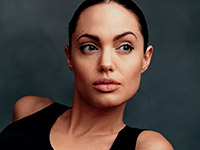 Анджелина Джоли готовится к новой пластической операции