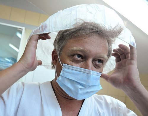 доктор Сергеев перед операцией
