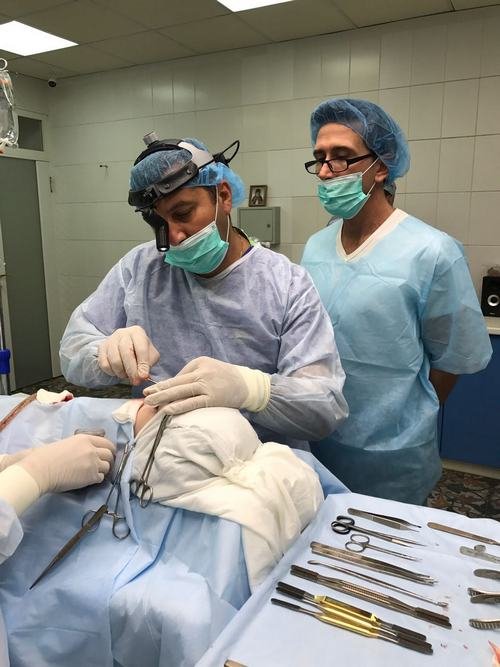 Доктора Куатела и Алексанян на операции