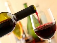 Алкоголь после филлеров: можно ли совмещать спиртное с омолаживающими уколами?